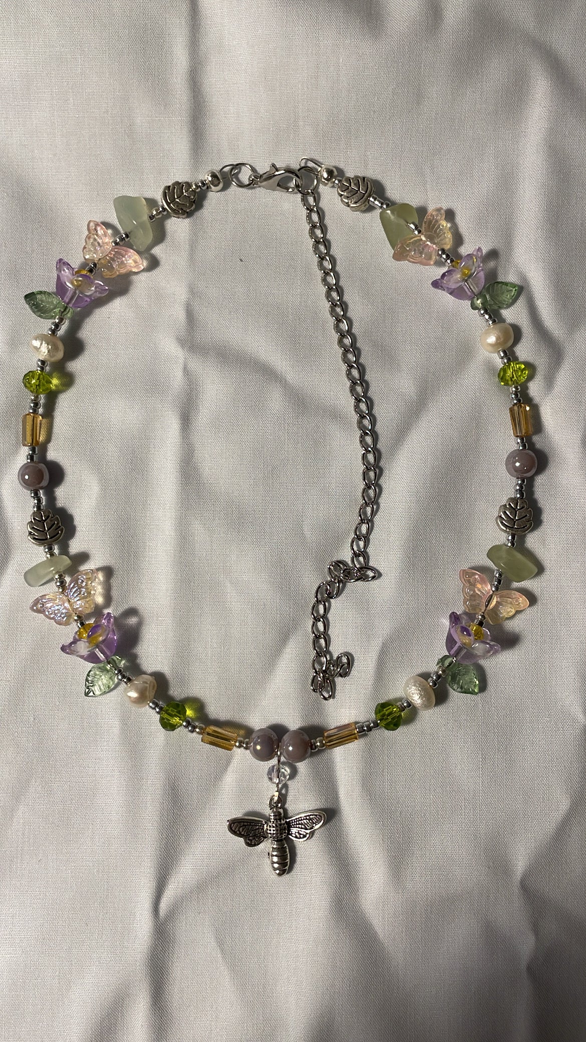 Briar bee necklace