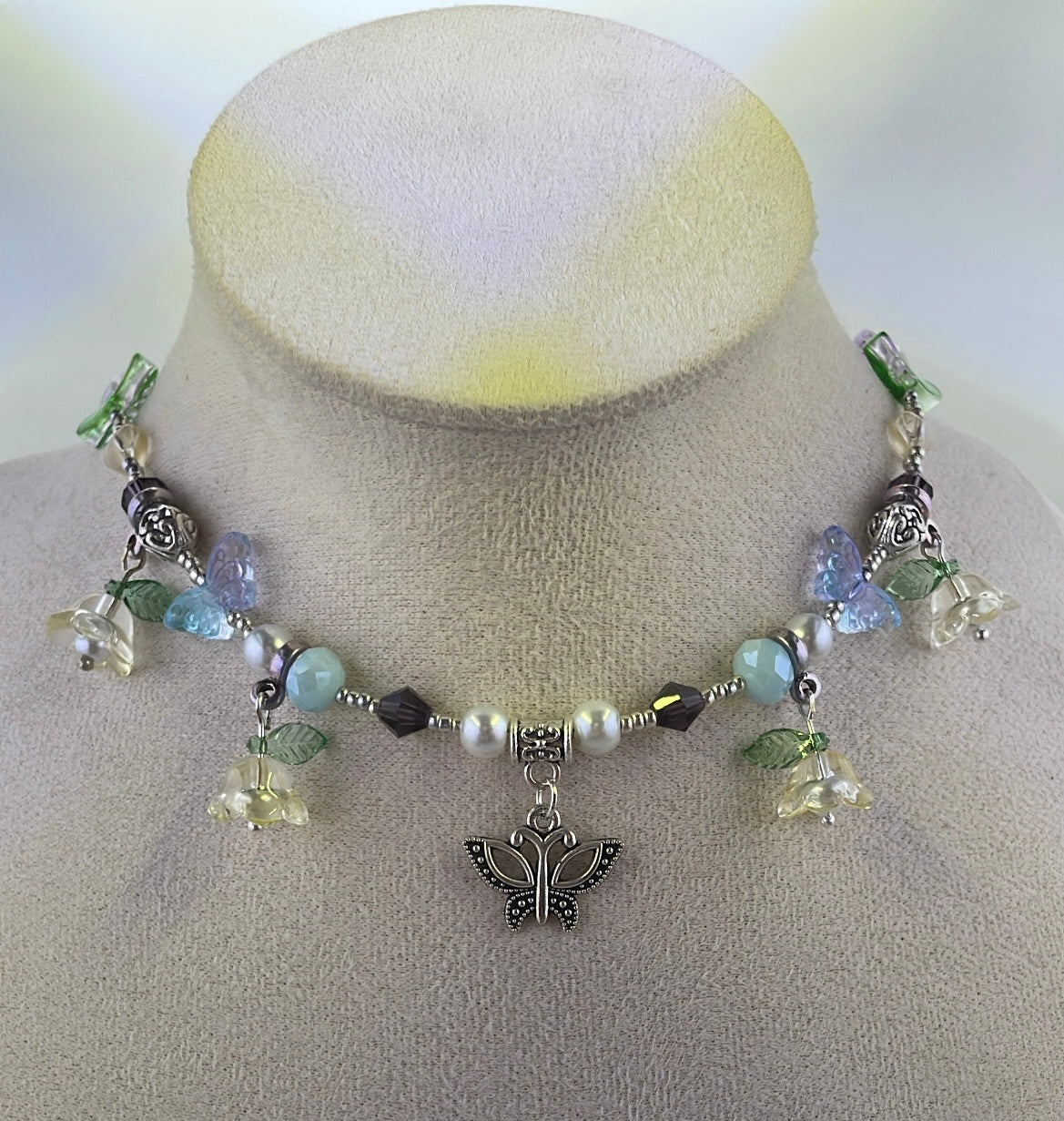 Buttercup moth choker
