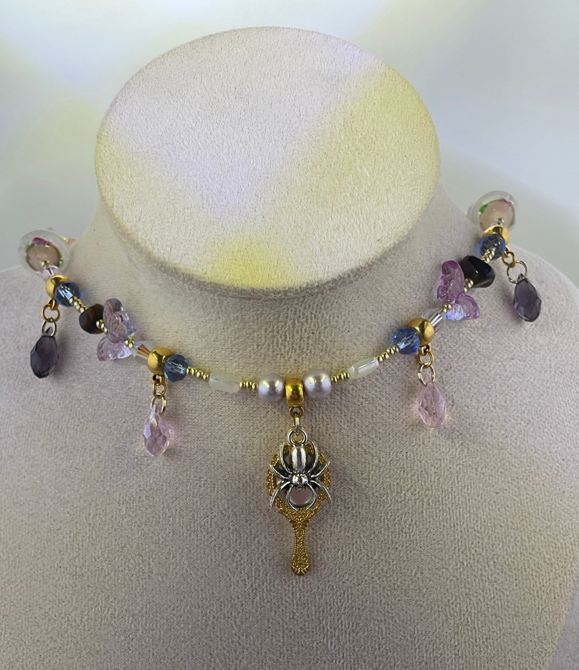 Antique spiders choker