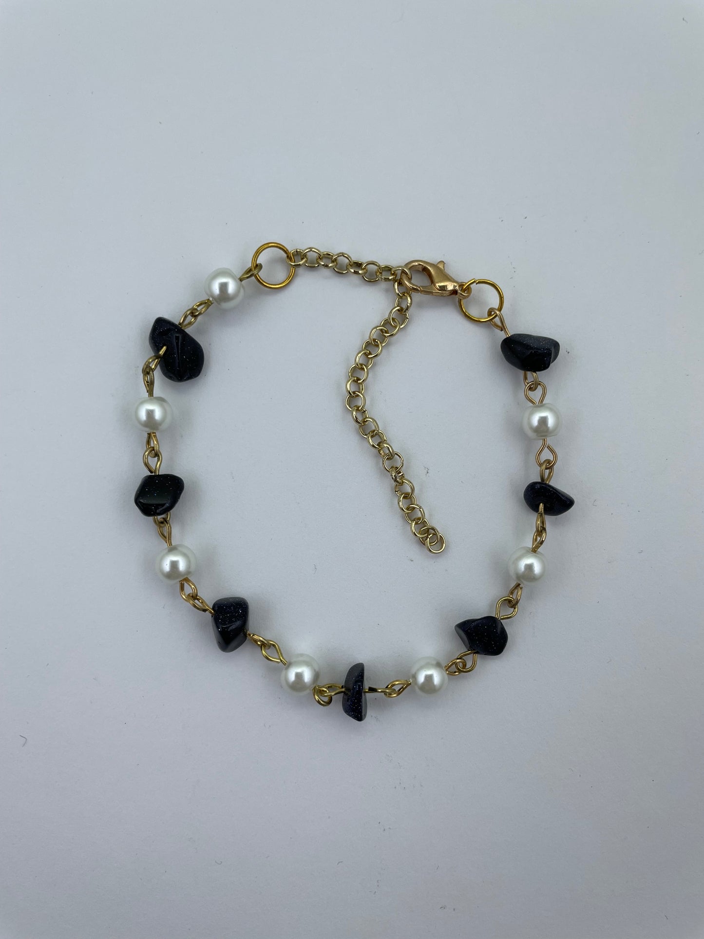 Blue goldstone and glass pearl bracelet