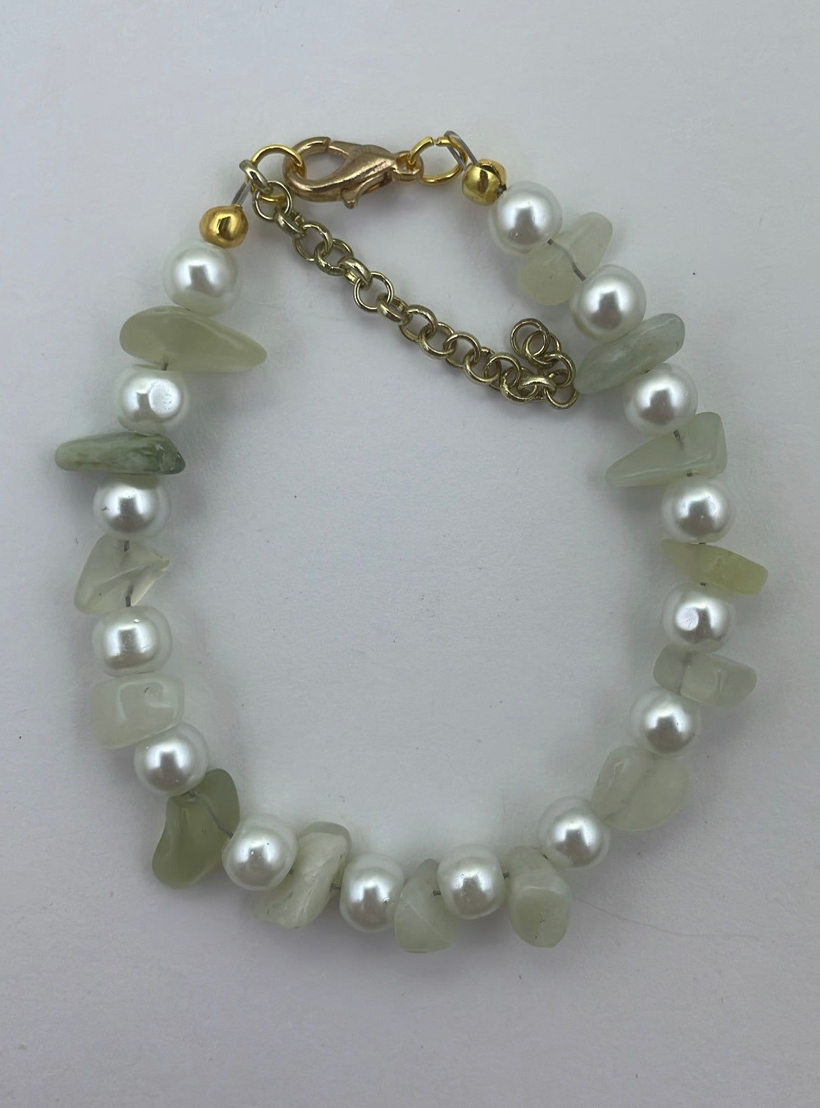 Jade and glass pearl bracelet