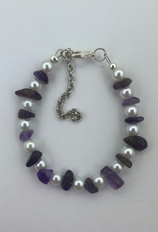 Amethyst and glass pearl bracelet